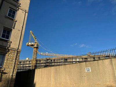 Public warned to stay away from site of crane collapse in Edinburgh