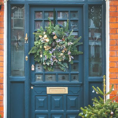 How to hang a wreath on your front door – experts recommend the best and easiest ways based on your door type