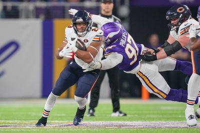 Roschon Johnson Stunned Bears Fans With Huge Block That Blew Up Two Vikings Defenders