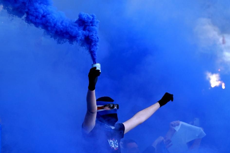 Pyrotechnics expert warns about dangers of smoke bombs…