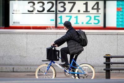 Stock market today: Asian shares mostly fall after Wall Street rallies