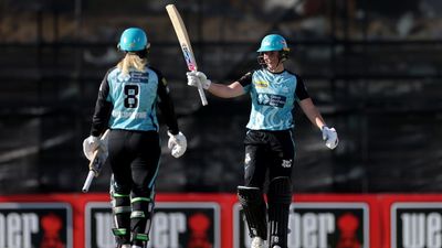 Voll snares 4-19 as Heat cruise into WBBL grand final