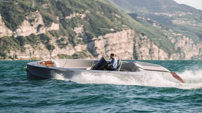 Porsche unveils the ultimate Macan accessory – the Frauscher x Porsche 850 Fantom Air electric speedboat