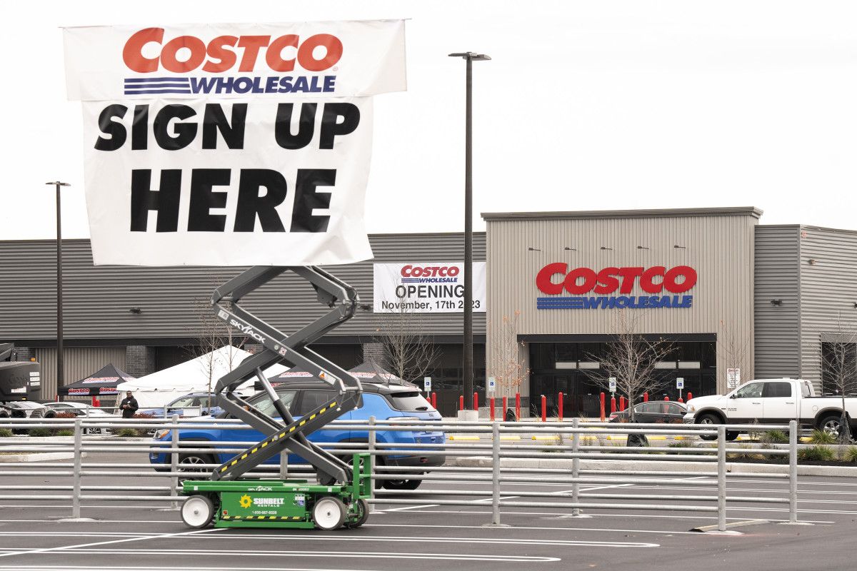 how-much-does-costco-pay-from-cashier-to-forklifter