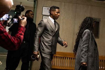 Jonathan Majors: Judge in domestic violence trial clears courtroom of spectators
