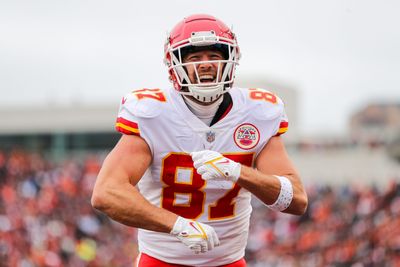 Travis Kelce offered $500k to play for Browns by musical artist Machine Gun Kelly