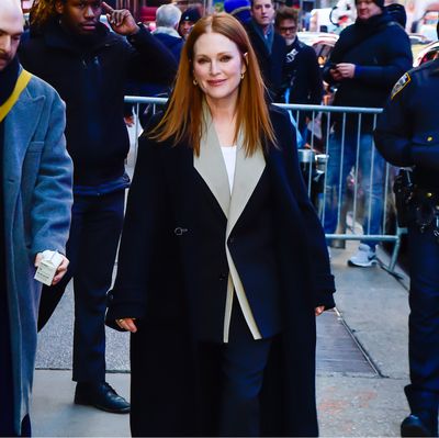 Julianne Moore's Minimalist Winter Outfit Reminds Us That Sometimes Less Is More
