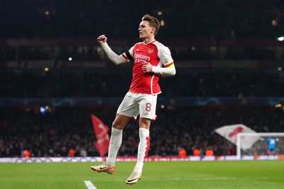 Arsenal through to last 16 as Manchester United squander lead again