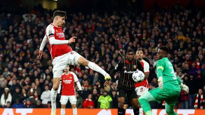 Champions League | Arsenal hits 6 and advances; Man United’s 3-3 draw keeps team in last place