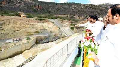 Andhra Pradesh Chief Minister inaugurates Tunnel II of Owk project