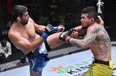 UFC free fight: Beneil Dariush edges Diego Ferreira in technical, but wild Fight of the Night