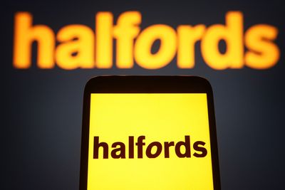 Halfords scales back profit forecasts as cycling revenue falls