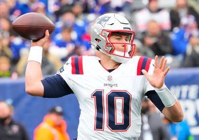 Patriots QB Mac Jones reportedly working with scout team at practice