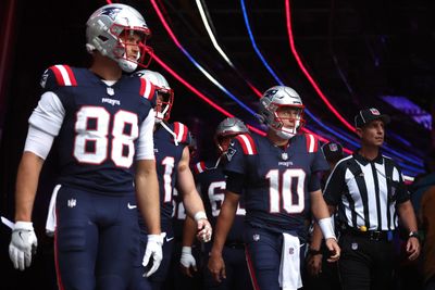 Patriots TE Mike Gesicki shows support for QB Mac Jones