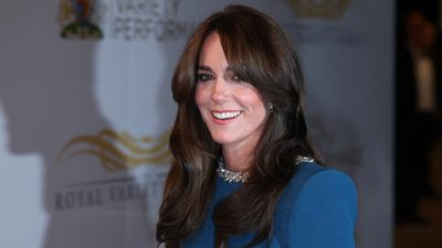 Kate Middleton makes a case for cape sleeves in gorgeous teal dress at the Royal Variety Show