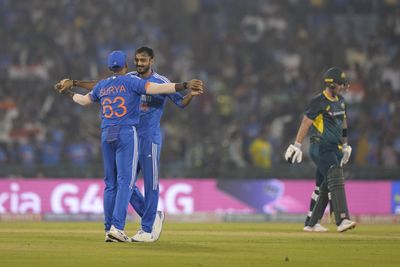 India clinch T20 series against Australia to ease Cricket World Cup pain