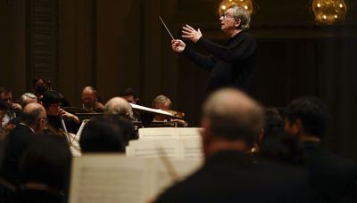 Michael Tilson Thomas triumphs at Symphony Center in exuberant program of Brahms, Mozart