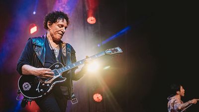 With an anthemic, ultra-melodic approach, Neal Schon helped define the sound of ‘80s rock – upgrade your chops with a deep-dive into the Journey virtuoso’s legendary rhythm and lead styles