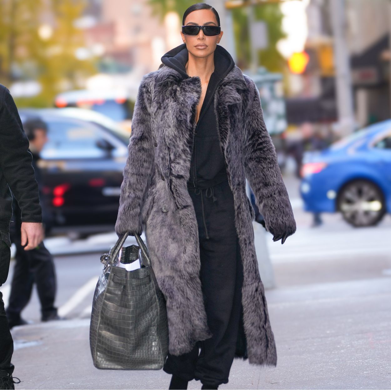 Kim Kardashian's Gargantuan Birkin Bag Is the…