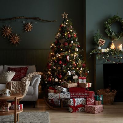 How many lights do you need for your Christmas tree? This is the experts’ golden rule that never fails