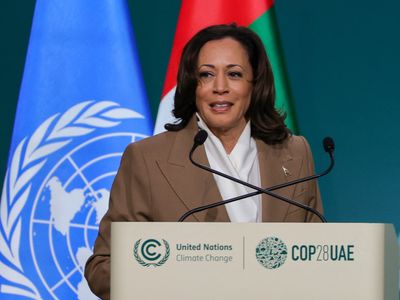 In Dubai, Harris deals with 2 issues important to young voters: climate and Gaza