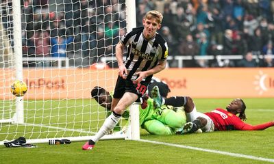 Newcastle’s Anthony Gordon punishes weary Manchester United