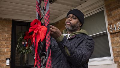 Volunteers deck South Side homes for the holidays: ‘It just brings the whole area to life’