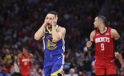 Even Stephen Curry Couldn't Believe He Made Stepback Three Over Two Clippers Defenders