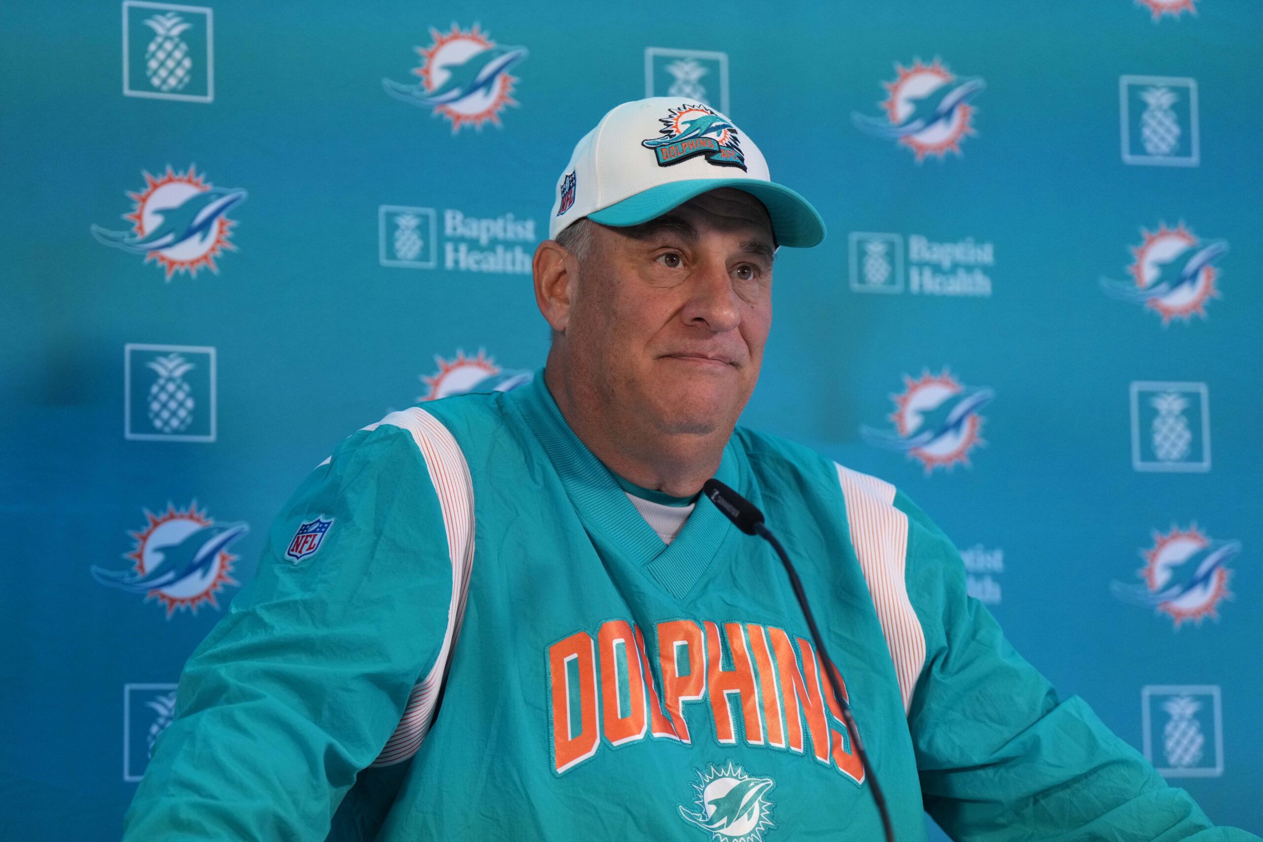 Dolphins DC Vic Fangio praises Commanders QB Sam Howell