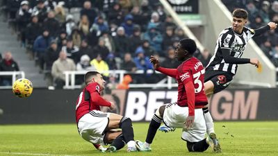 Premier League: Newcastle stun Manchester United, Arsenal extend lead at the top