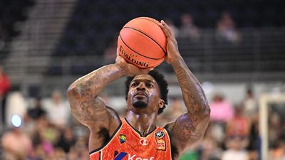 Taipans find offence to shock United on the road
