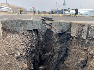 Iceland volcano – latest: Grindavik anticipate imminent eruption as 120 earthquakes strike