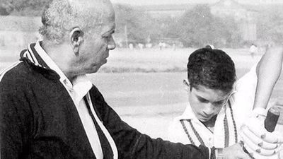 Sachin Tendulkar pays tribute to coach Ramakant Achrekar on birth anniversary