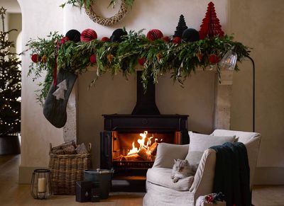 How to Keep Live Garlands From Drying - This is the Key to Fresh Festive Foliage According to Florists