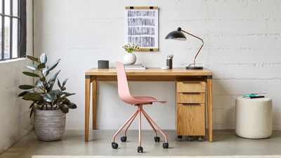 How to fit a desk chair into a small office — expert advice for picking the right style