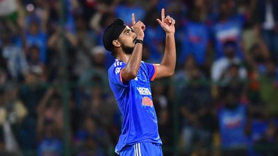 IND vs AUS T20Is | Shreyas, Mukesh and Bishnoi shine as Men in Blue clinch a humdinger
