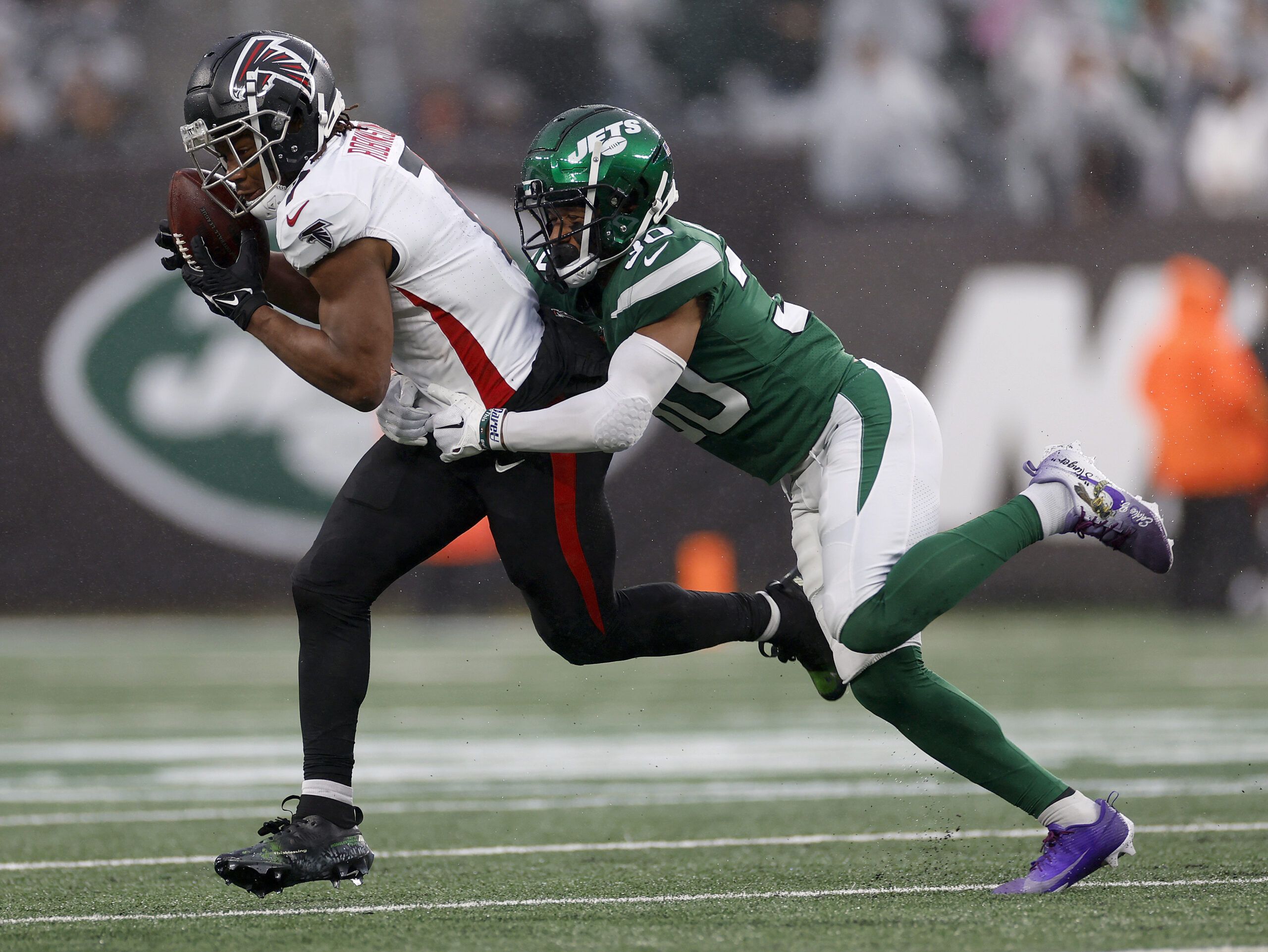 Falcons RB Bijan Robinson Tops 1,000 All-purpose Yards…