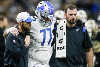 Dan Campbell updates the injury status of Lions center Frank Ragnow
