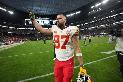 Travis Kelce’s Hat Choice Before Chiefs-Packers Had NFL Fans Sounding Off