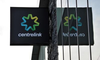 Centrelink should consider waiving 100,000 debts that may be unlawful, ombudsman report finds