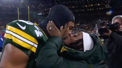 Simone Biles Shared Special Sideline Moment With Her Husband Before Chiefs-Packers