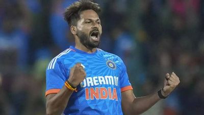 India vs Australia, 5th T20I: Bowlers come to party for India, help hosts defend modest total and win series 4-1