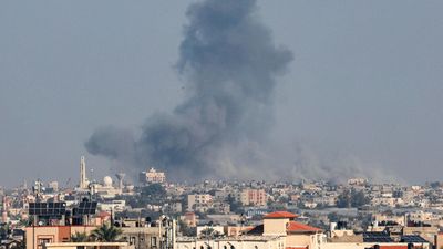 Israel advances ground offensive, intensifies air strikes in southern Gaza