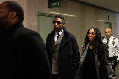 Jonathan Majors trial – live: Opening statements begin in assault case