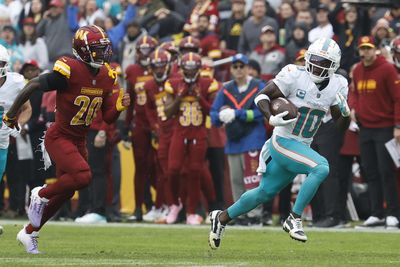 Dolphins WR Tyreek Hill shocked with Commanders coverage on his first touchdown