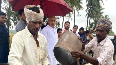 ‘Rice bowl of Andhra Pradesh’ braces to face cyclone Michaung