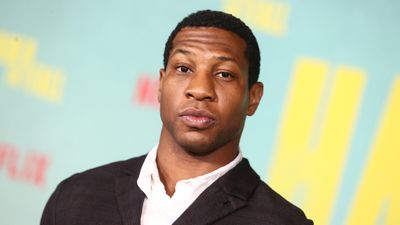 Opening arguments have begun in Jonathan Majors trial