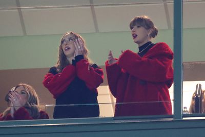 Did Taylor Swift really borrow a red coat from Brittany Mahomes to wear to Travis Kelce’s game in Green Bay?