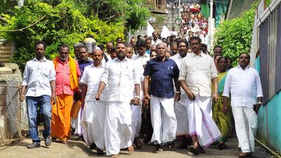 CPI(M) marches to forest office against bid to declare revenue land in Chinnakkanal as reserve forest