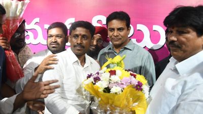 Newly-elected BRS MLAs meet KTR in Hyderabad, KCR at Erravelli